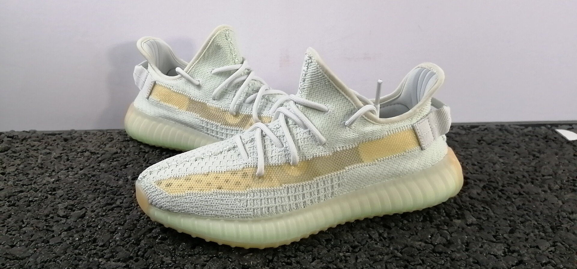 Yeezy Boost 350 V2 Hyperspace YZ350