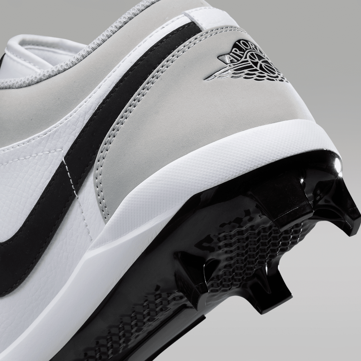 1 Retro MCS Low Men's Baseball Cleats