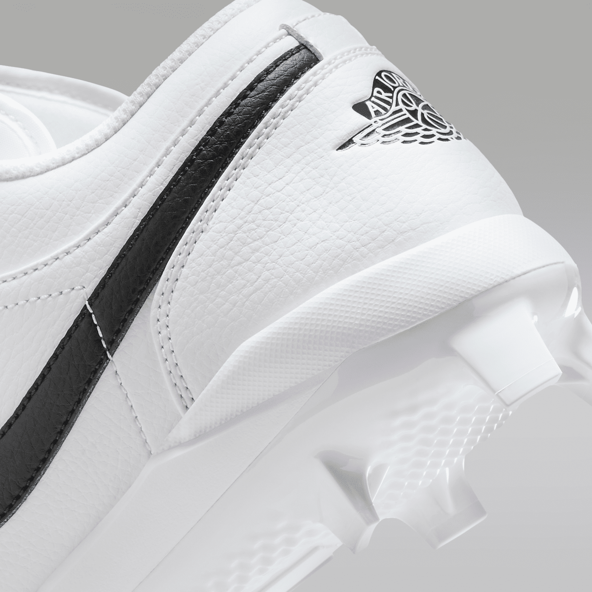 1 Retro MCS Low Men's Baseball Cleats